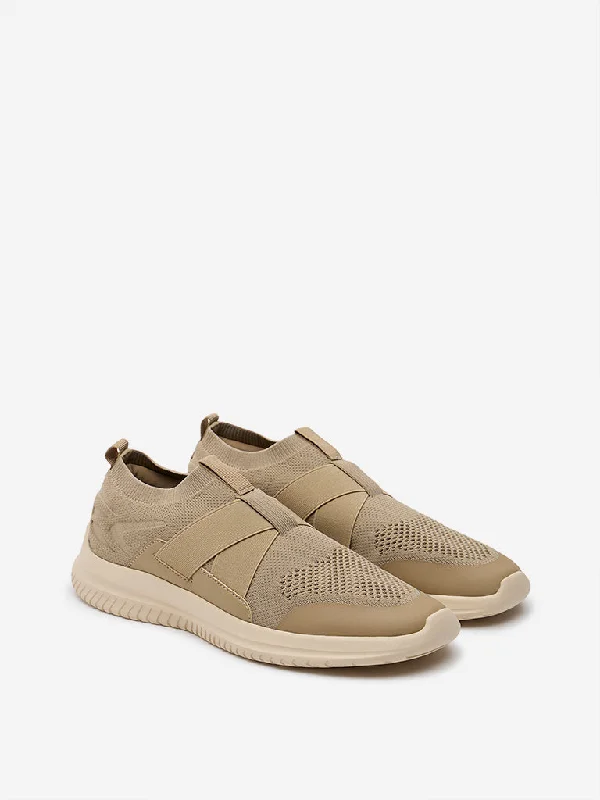 Men's casual shoes with a logo patch on the tongue SOLEPLAY Taupe Cross Elastic-Detailed Shoes Men's casual shoes with a logo patch on the tongue SOLEPLAY Taupe Cross Elastic-Detailed Shoes