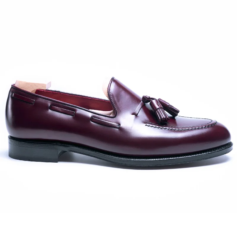 Men's loafers with a tassel front for a classic look Men's loafers with a tassel front for a classic look 521 CORDOVAN Men's loafers with a tassel front for a classic look Men's loafers with a tassel front for a classic look 521 CORDOVAN