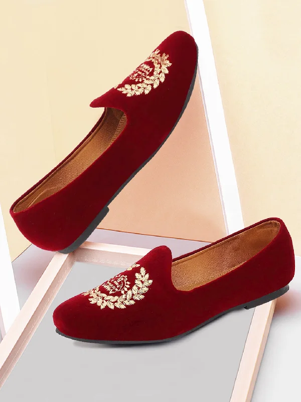Men's casual shoes with a geometric pattern Men Red Velvet Leaf Print Embroidery Slip On Party Loafers Men's casual shoes with a geometric pattern Men Red Velvet Leaf Print Embroidery Slip On Party Loafers