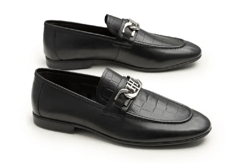 Men's loafers with a smooth leather finish Men's loafers with a smooth leather finish LOGO 11019 BKA Men's loafers with a smooth leather finish Men's loafers with a smooth leather finish LOGO 11019 BKA