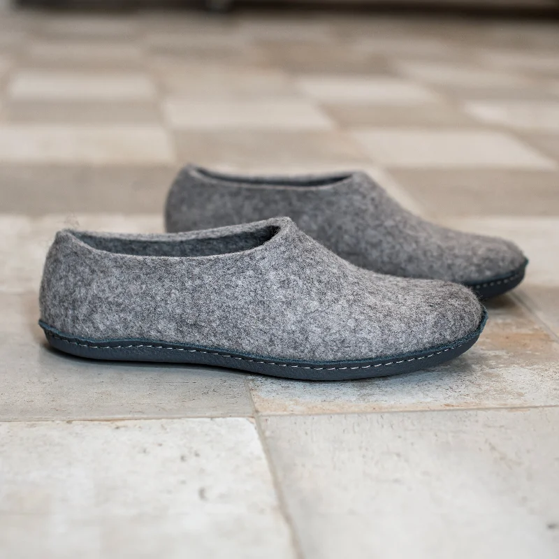 Men's slippers with a non - slip outsole for safety Men's Classic Wool Slippers - Gray Men's slippers with a non - slip outsole for safety Men's Classic Wool Slippers - Gray
