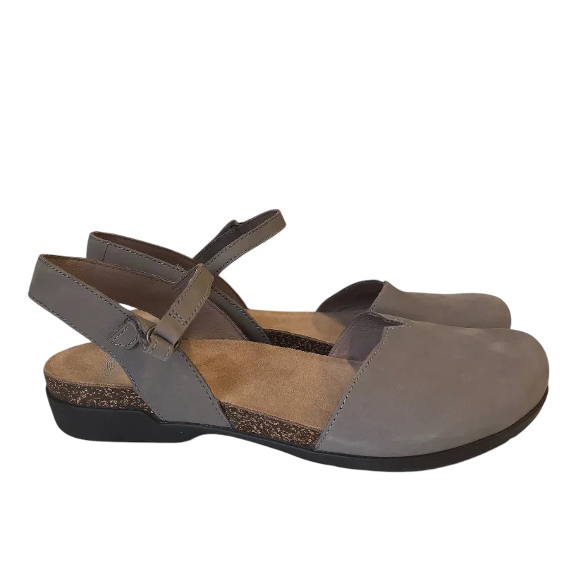 Men's sandals with a removable insole for cleaning Men's sandals with a removable insole for cleaning Sandals Flats By Dansko In Taupe, Size:10.5 Men's sandals with a removable insole for cleaning Men's sandals with a removable insole for cleaning Sandals Flats By Dansko In Taupe, Size:10.5