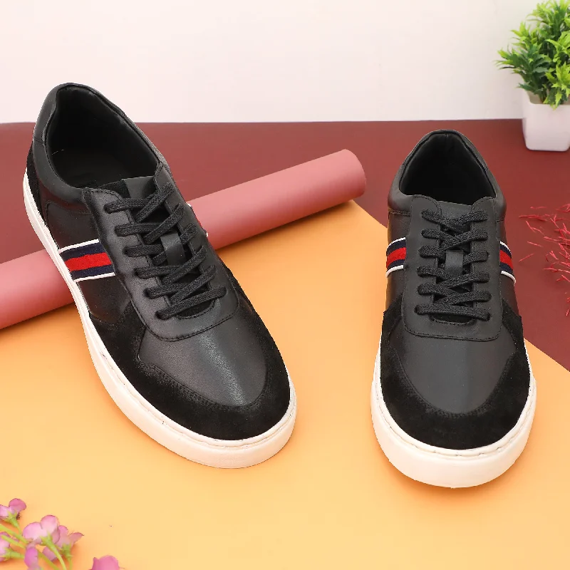 Men's casual shoes with a metallic trim Ezok Black Leather Sneaker For Men