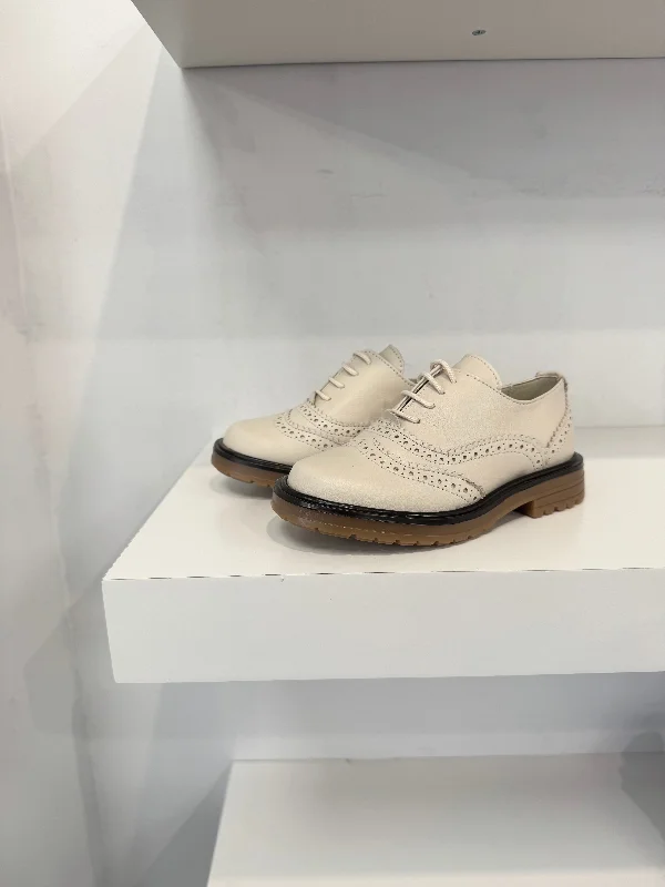 Men's formal shoes with a wingtip design Men's formal shoes with a wingtip design Sonatina Cream Chunky Wingtip Oxford Men's formal shoes with a wingtip design Men's formal shoes with a wingtip design Sonatina Cream Chunky Wingtip Oxford