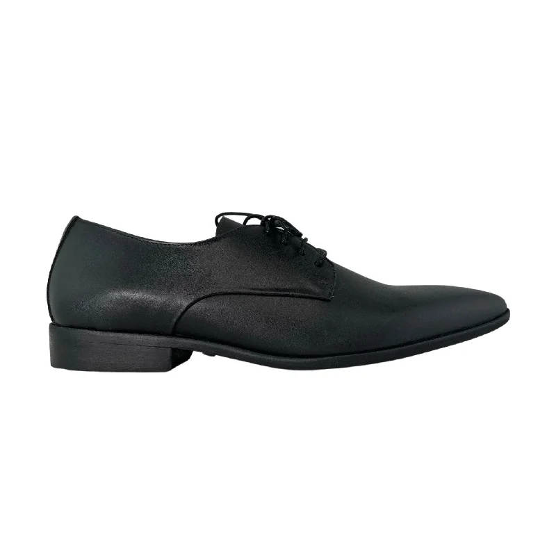 Men's formal shoes with a wingtip design Men's formal shoes with a wingtip design 'Nero' Men's Vegan Derby Shoe by Zette Shoes - Matte Black Men's formal shoes with a wingtip design Men's formal shoes with a wingtip design 'Nero' Men's Vegan Derby Shoe by Zette Shoes - Matte Black