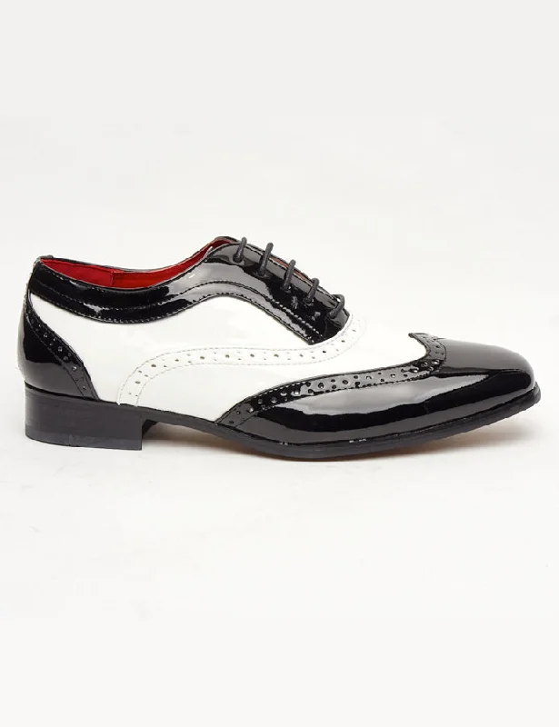 Men's loafers with a memory foam insoleBLACK & WHITE SHINY GATSBY LACE UP BROGUES