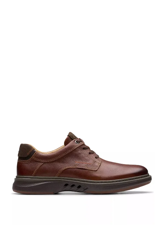 Men's casual shoes with a flexible rubber outsoleClarks Men’s Un Briley Pace Leather Shoes, Tan Men's casual shoes with a flexible rubber outsoleClarks Men’s Un Briley Pace Leather Shoes, Tan
