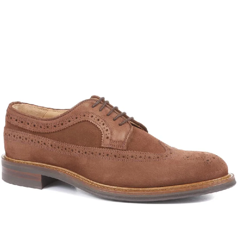 Men's casual shoes with a metallic trimColindale Handmade Leather Brogues - COLINDALE / 319 284 Men's casual shoes with a metallic trimColindale Handmade Leather Brogues - COLINDALE / 319 284