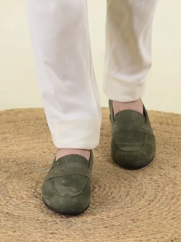 Men's casual shoes with a rubber toe cap for protectionMen Olive Suede Leather Outdoor Penny Loafer Shoes Men's casual shoes with a rubber toe cap for protectionMen Olive Suede Leather Outdoor Penny Loafer Shoes