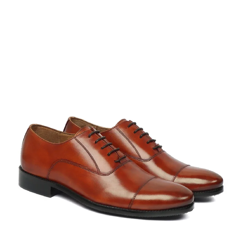 Men's Oxford shoes with a polished leather finishOrangish Cap Toe Leather Lace-Up Shoe Men's Oxford shoes with a polished leather finishOrangish Cap Toe Leather Lace-Up Shoe