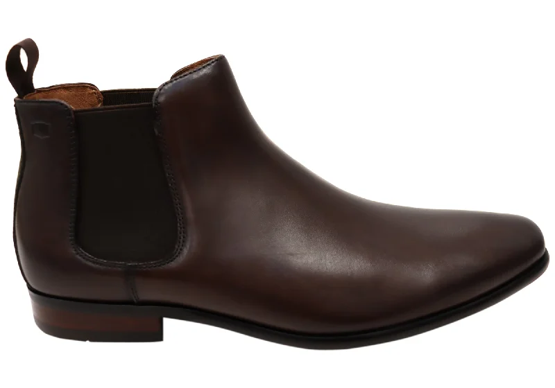 Men's formal shoes with a classic silhouetteFlorsheim Mens EE Extra Wide Leather Barret Plain Toe Chelsea Boots Men's formal shoes with a classic silhouetteFlorsheim Mens EE Extra Wide Leather Barret Plain Toe Chelsea Boots