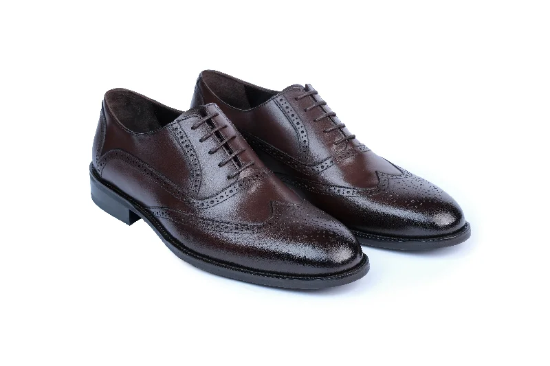 Men's formal shoes with a classic silhouetteLimya Wingtip Oxford Dress Shoes